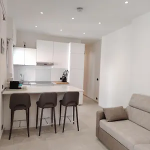 https://holiday-house.hotelitalianriviera.com